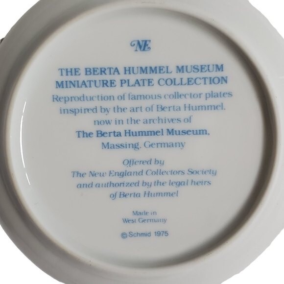4" Sacred Journey The Berta Hummel Museum Miniature Collection Plate - Picture 3 of 3